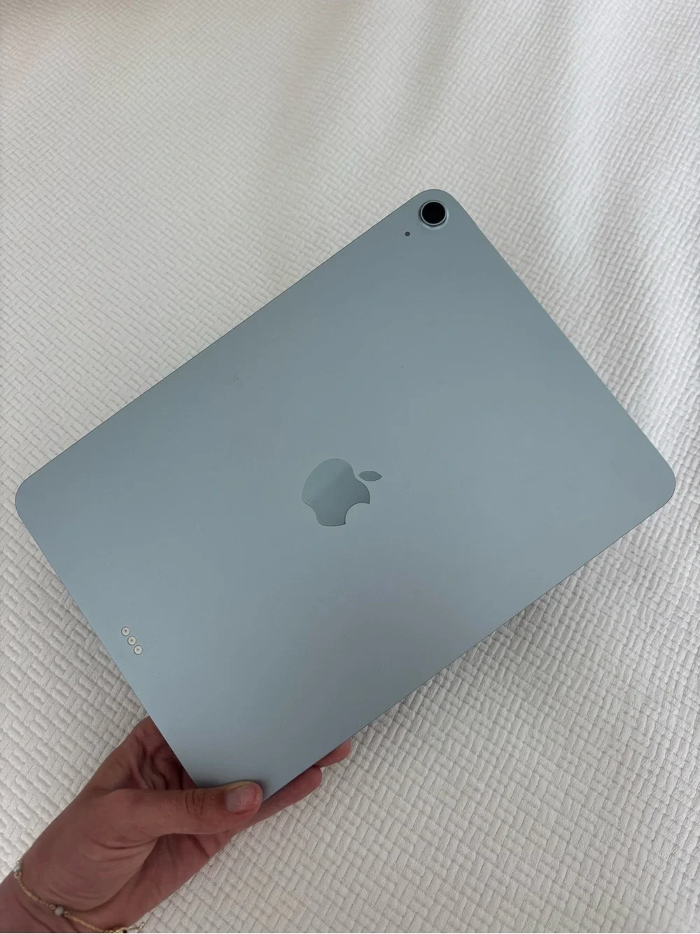 11” iPad Air 512GB Wi-Fi + Magic Keyboard – Like New